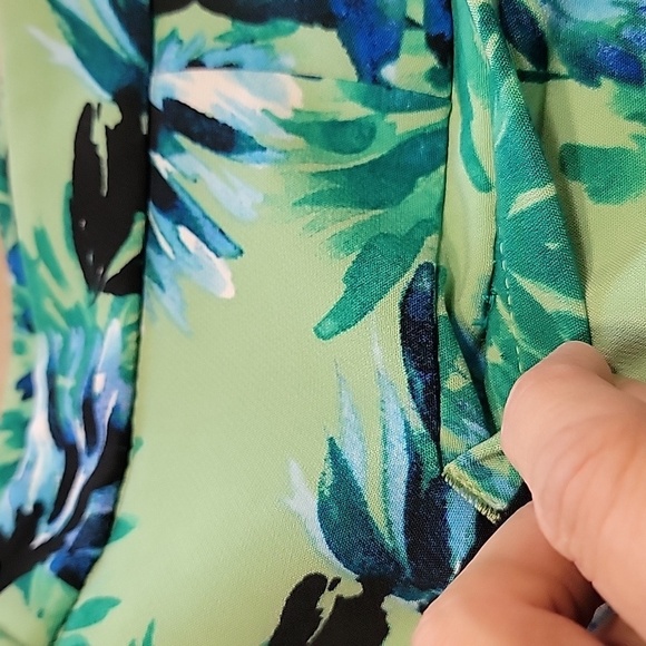 Banana Republic Size 4 Floral Print Green Blue Stretch Dressy Shorts, NWOT - Picture 14 of 14